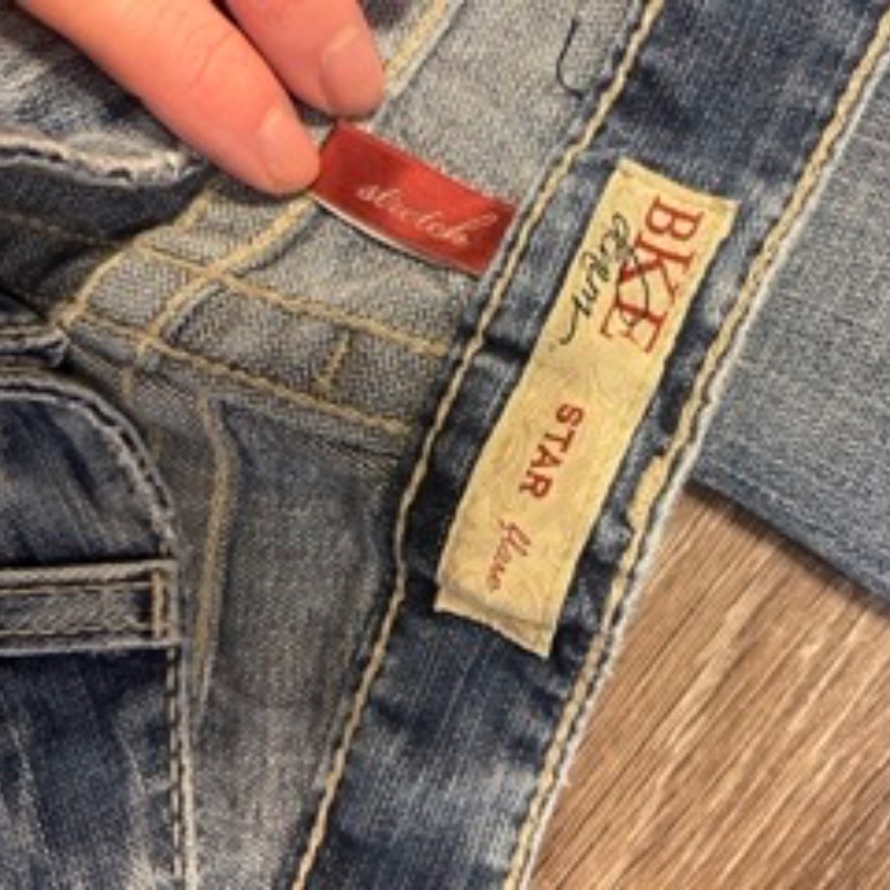 Women's Light Wash Flared Jeans - Blue - Picture 5 of 7
